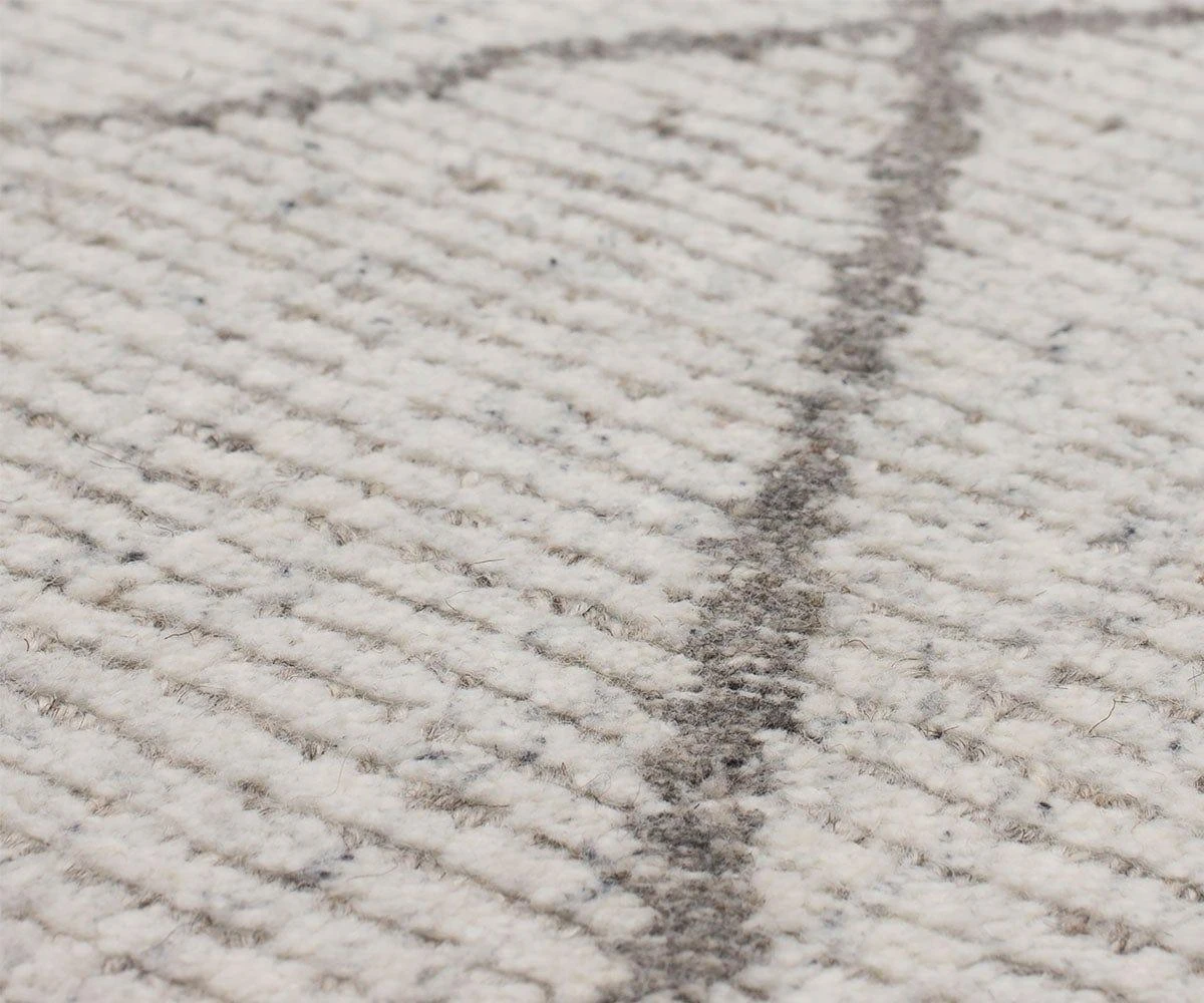 Karastan Tangier Tribal Diamond Rug - Silver 6 Karastan Tangier Tribal Diamond Rug - Silver - Image 4